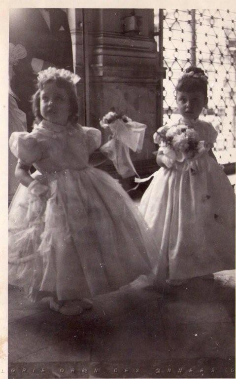 GHISLAINE A DROITE JOUR DU MARIAGE DE RAYMOND NIETO ET LOUISETTE BROTONS EN 28 04 1962 (2).jpg